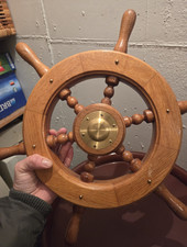 Antikes Steuerrad aus Holz